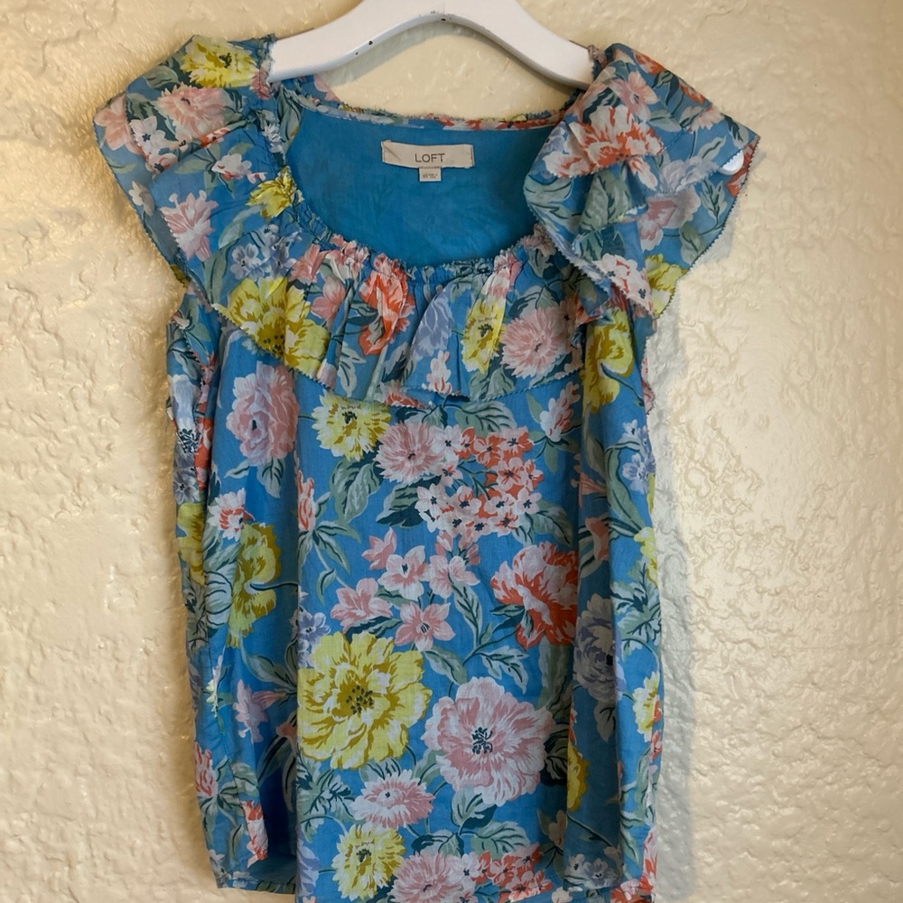 LOFT Women’s XS Vibrant Blue‎ Floral Top